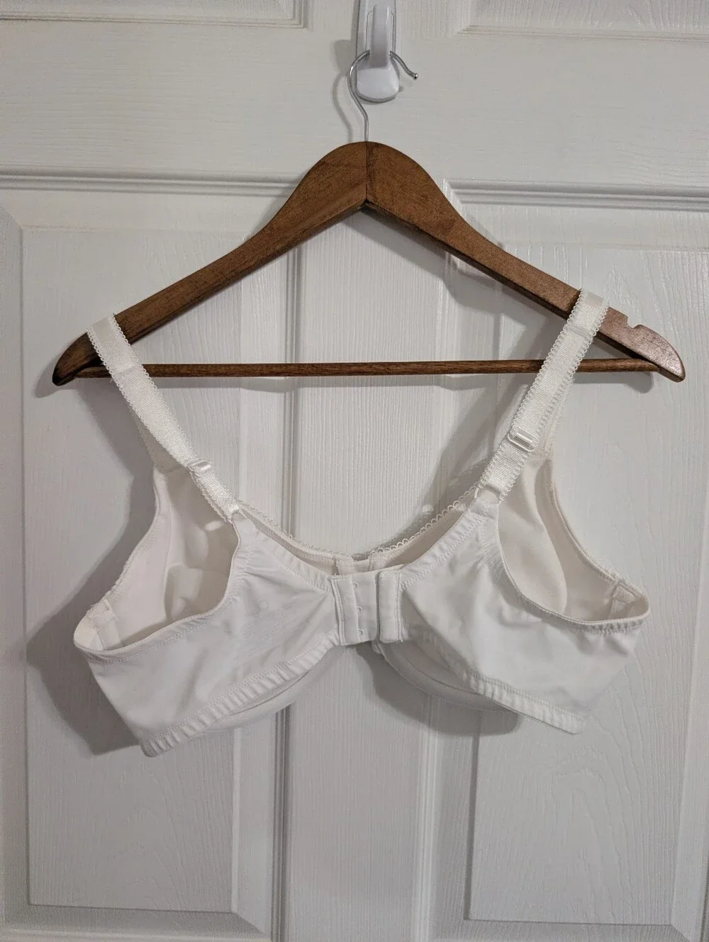 Olga Womens Bra White Luxury Life Underwire Size 40D